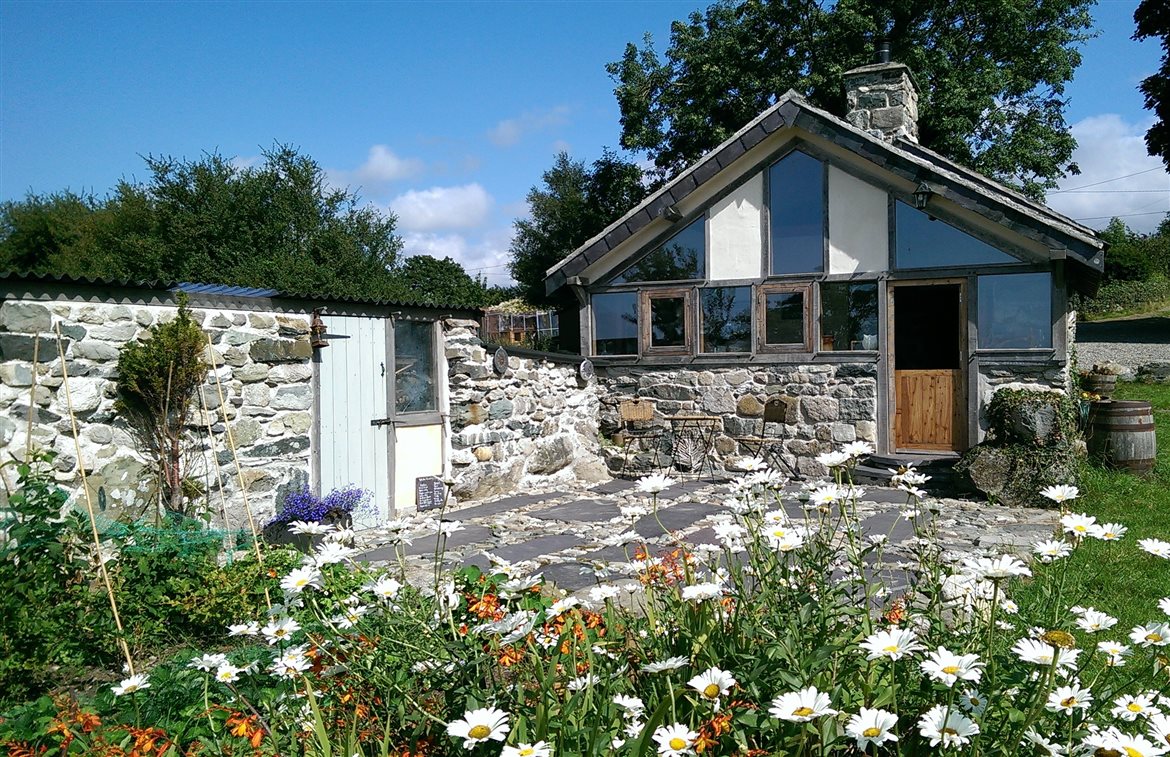 Traditional Welsh Holiday Cottage within easy reach of Snowdonia, and